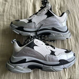 Balenciagas triple S authentic
